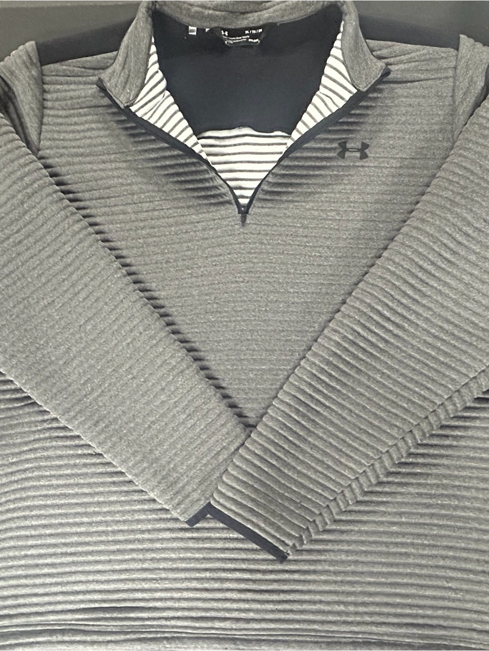 Men's XL Under Armour Cold Gear Gray Ribbed 1/4 zip sweatshirt